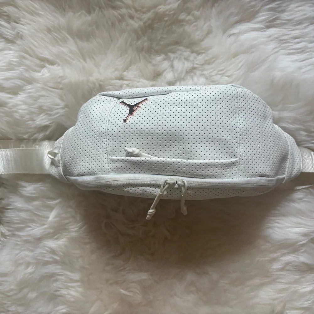 Jordan White Perforated Sling Bag with Rose-Gold Jumpman - Picture 4 of 5